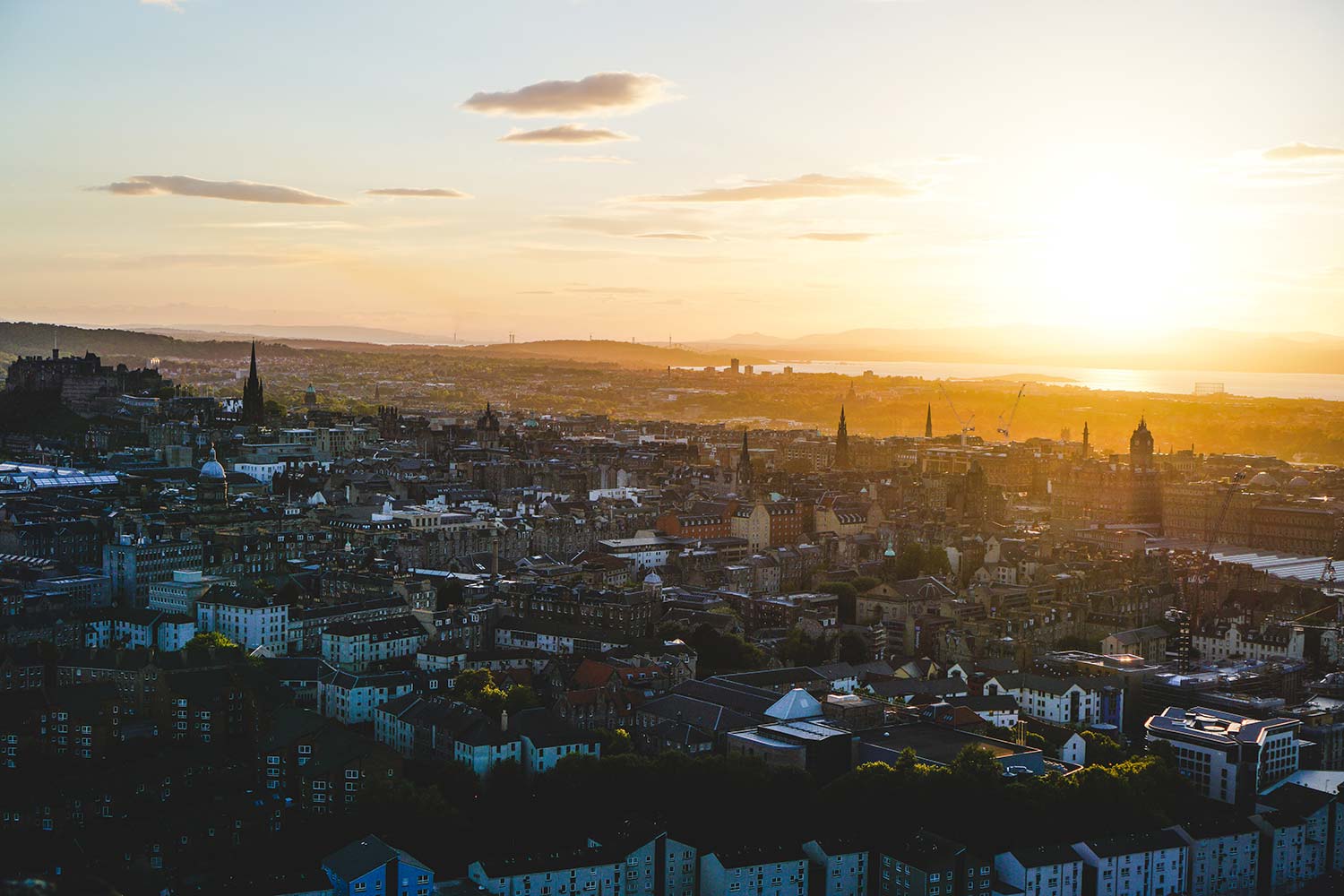 Stadtansicht einer Kommune, die MONA ENERGY für Gebäudetransparenz einsetzt